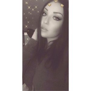 Meet your Posher, Kiana